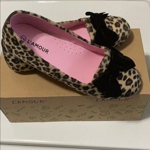 Girls shoes, flats, leopard print size 2 NIB